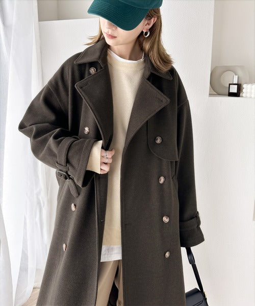 大人っぽく上品映え。軽い着心地のメルトンライクロングコート