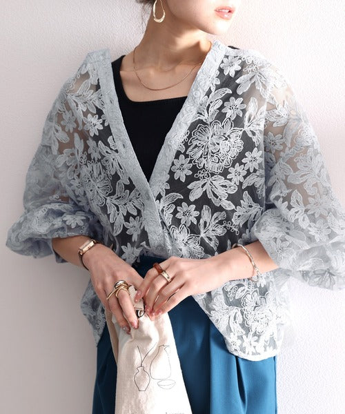 煌めくエンブロイダリー。2way花柄刺繍シアートップス ce1010123