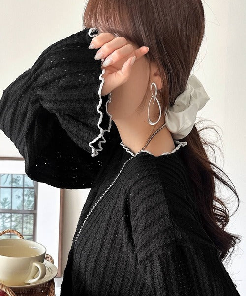 甘すぎない、透け感フェミニン。透かし編みキャンディスリーブ配色