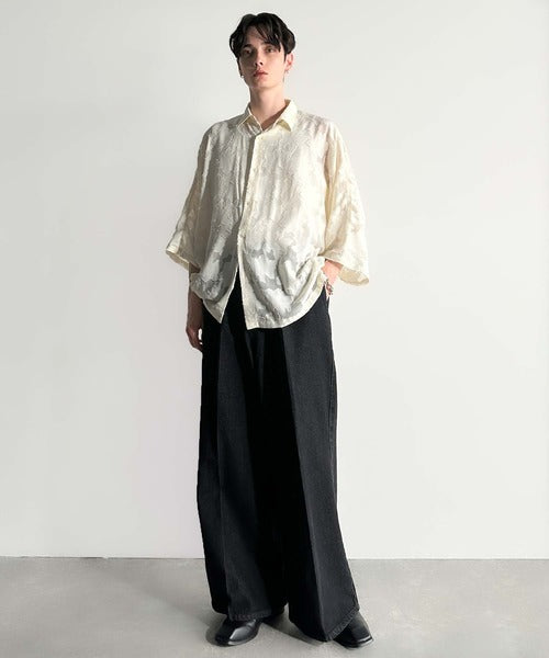 抜け感の抜け技。」フラワー柄シアージャカードドルマンシャツ／Sheer