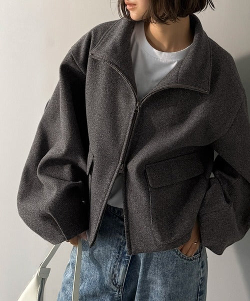 シンプルなのに映える、冬の主役アウター。ショート丈ダブルZIP シンプルなのに映える、冬の主役アウター。ショート丈ダブルZIP