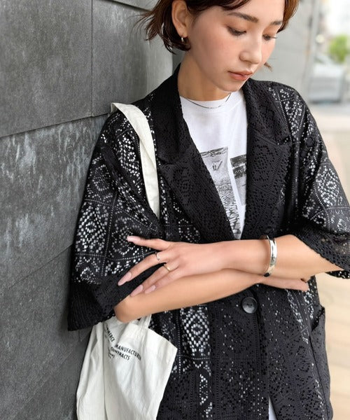 繊細なレースがつくる、大人のための“雰囲気服”。ポケットつきパネル