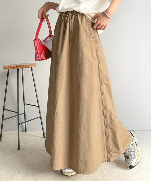 Javaジャバコラボ》軽やかに表情変える大人スポーティー。サイドジップ