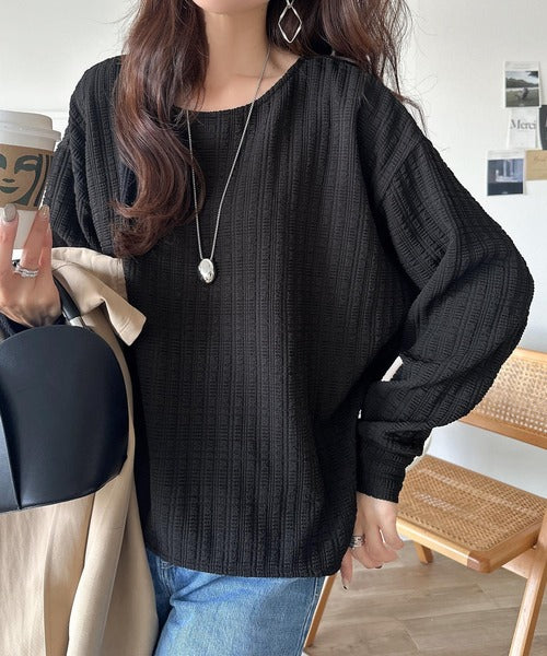 ゆったりシルエットでこなれ感をプラス。フクレジャガードトップス