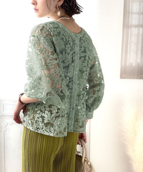 煌めくエンブロイダリー。2way花柄刺繍シアートップス ce1010123