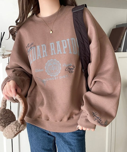 今っぽカジュアルの本命スウェット♪エンブレム風らくがき刺繍入り