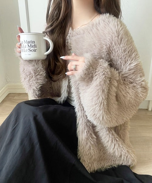 ふわっと包まれる心地よさ。モコモコフェザーニットホックカーディガン