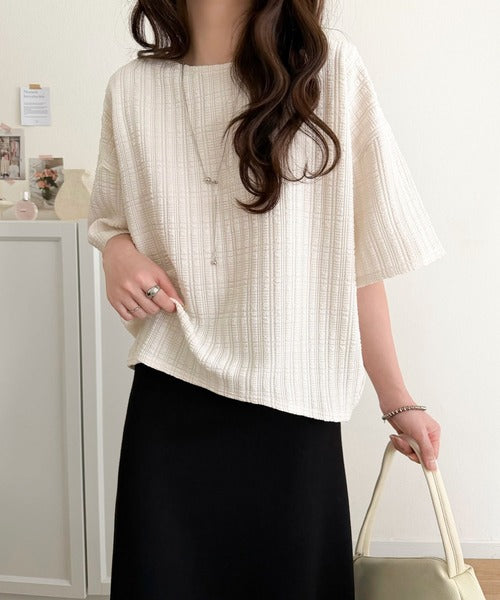 ラフなのに品よく見える。軽やかぽこぽこフクレジャガードトップス