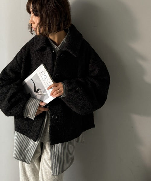 ボリューム感と抜け感の絶妙バランス。コクーン襟付きボアコート