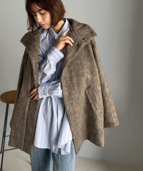 ベーシックとトレンドを両立。MIXシャギー比翼スタンドネックミドル丈