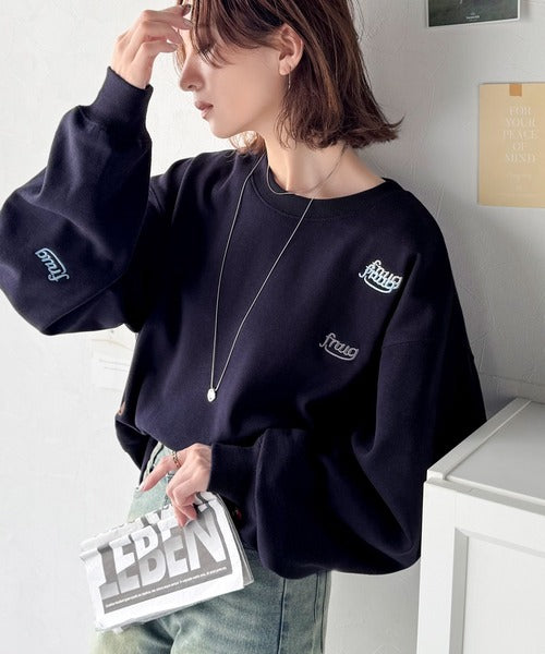 【新品未使用】オムガールズ　パデッドシャツジャケット　中綿入り　ロゴ刺繍（171 Javaジャバコラボ》着るだけで今っぽさ叶う。ランダム刺繍クロップド丈