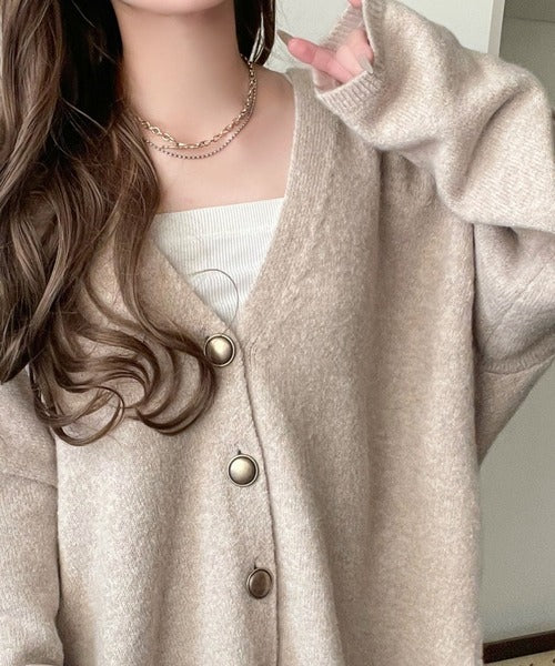 ふんわり包み込む暖かさで、冬の定番に。ゴールドボタン使いオーバー