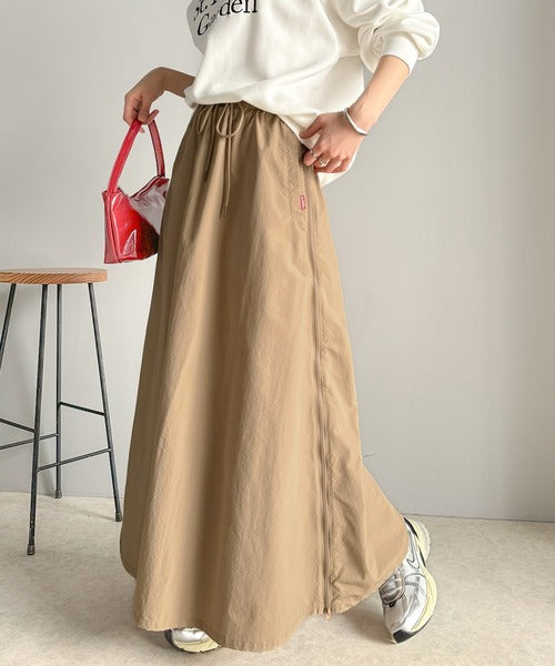 Javaジャバコラボ》軽やかに表情変える大人スポーティー。サイドジップ