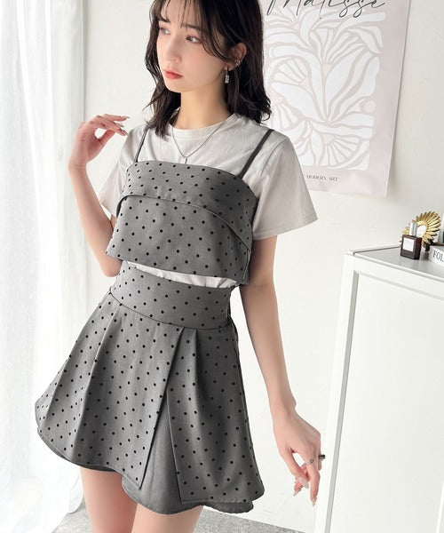 ふんわりシルエットの魅力たっぷり。フロッキードットキュロット