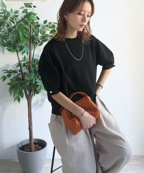 袖きらり、きちんと魅せる。ゴールドボタン使い袖タックミラノリブ