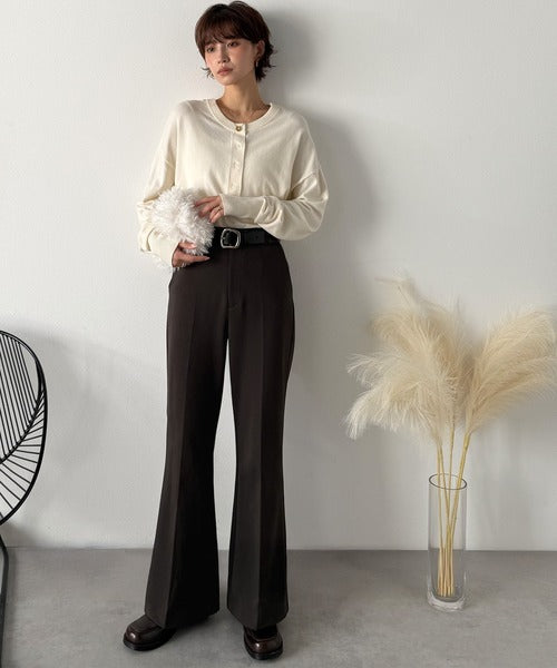 エレガントなフレアシルエットで、スタイルアップを実現！ブラッシュド