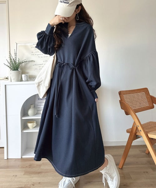 ぽわんとあざとく。ウエストリボン使い配色ステッチキーネック