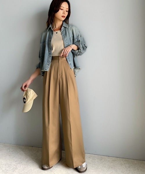 上品なデザインと履き心地。タック使いワイドシルエットハイウエスト
