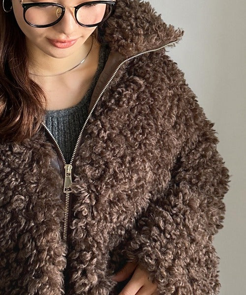 クラシカルエルフ冬新作 mily bilet  ジャケット レディース  アウター ふわふわ ボリューム感 フェイク レザー テープ使い プードルファー ブルゾン 大きいサイズ 2025aw  mi1329050 mily bilet】ふわふわのボリューム感♪フェイクレザーテープ使い