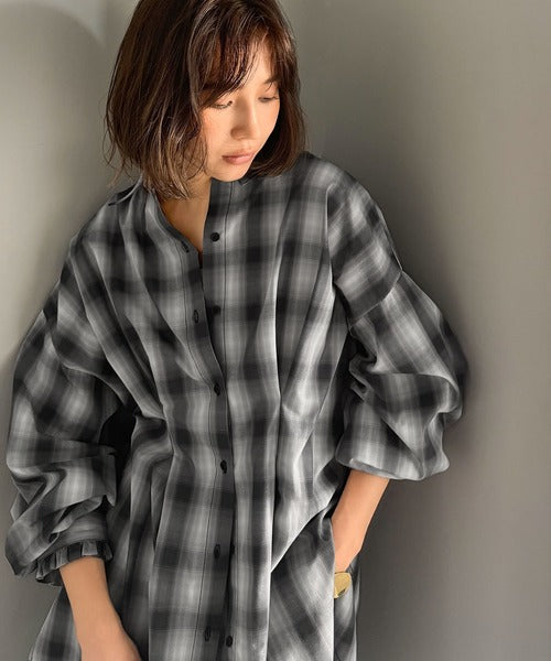 甘さ控えめの好バランス◎ウエストタック袖フリルビッグ長袖シャツ