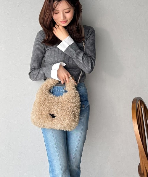 mily bilet】ふわふわ感と高級感で、季節のおしゃれを格上げ。ロゴ