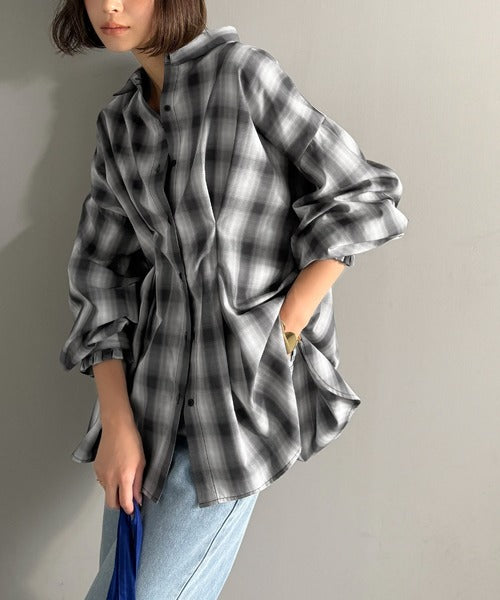 甘さ控えめの好バランス◎ウエストタック袖フリルビッグ長袖シャツ