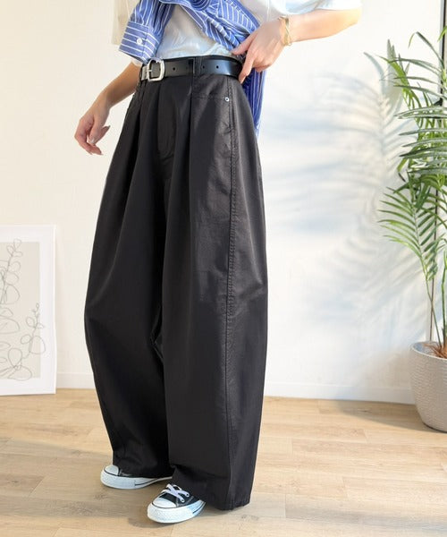 JaVaジャバコラボ》 トレンド感たっぷりの最旬シルエット。タック