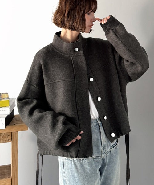 シンプルで洗練されたデザインが魅力！サイドドロスト比翼ニット