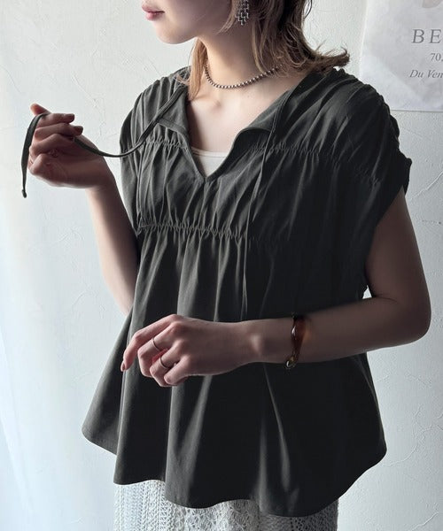 着るだけでオシャレ度ワンランクアップ。綿100％シルケット加工