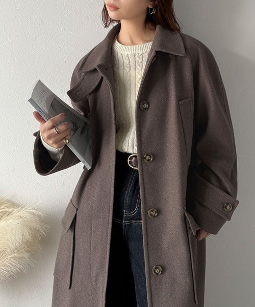 上品を纏う、主役級アウター。ロング丈比翼ステンカラーコート