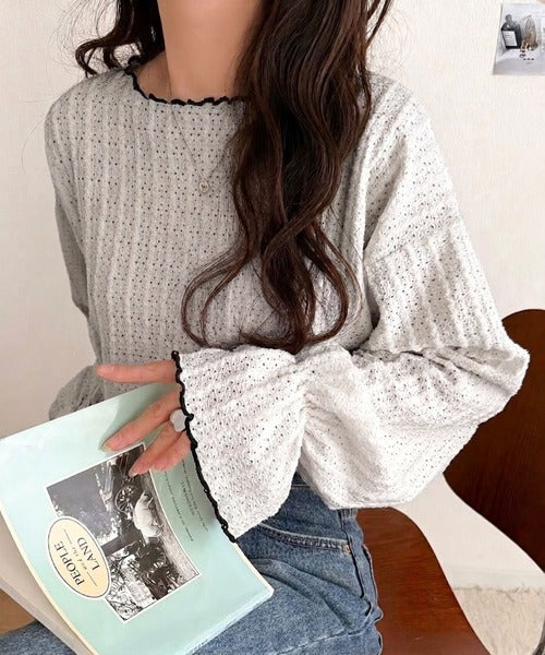 甘すぎない、透け感フェミニン。透かし編みキャンディスリーブ配色