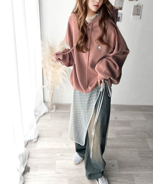 シンプル大人カジュアル。ワンポイント胸刺繍裏起毛パーカー