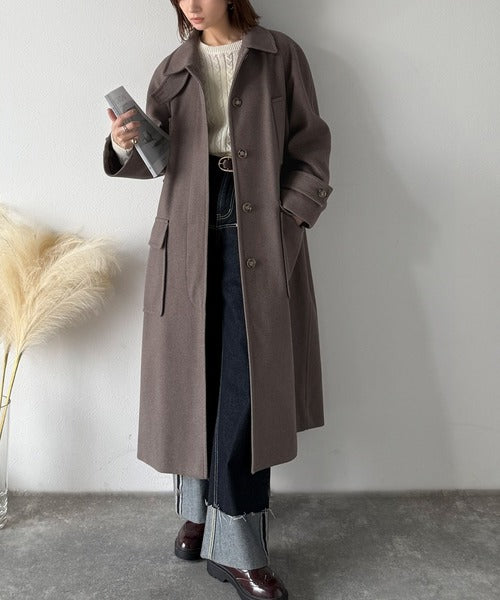 上品を纏う、主役級アウター。ロング丈比翼ステンカラーコート