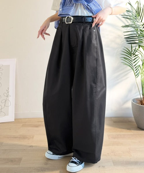JaVaジャバコラボ》 トレンド感たっぷりの最旬シルエット。タック