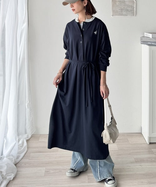 大人リラクシーで抜け感を。胸刺繍配色デザインヘンリーネックロング