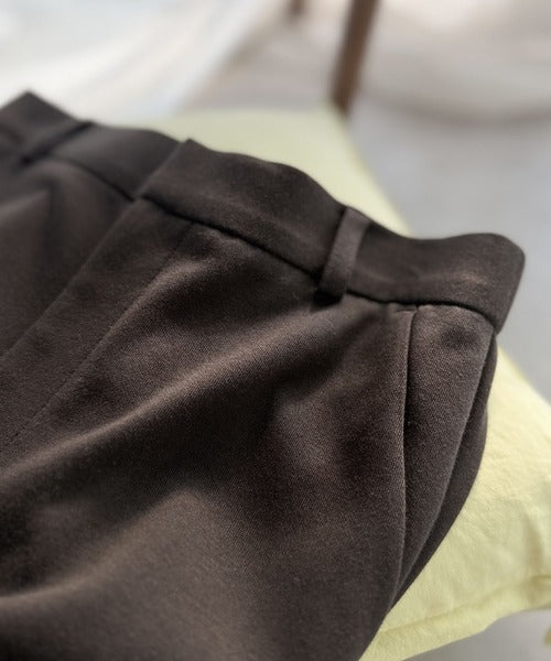 エレガントなフレアシルエットで、スタイルアップを実現！ブラッシュド