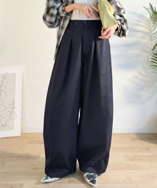 JaVaジャバコラボ》 トレンド感たっぷりの最旬シルエット。タック