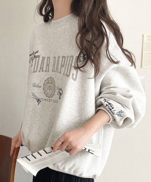 今っぽカジュアルの本命スウェット♪エンブレム風らくがき刺繍入り