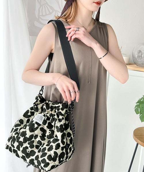 JaVa ジャバコラボ》おしゃれも実用性も叶う。2WAYキルティング巾着