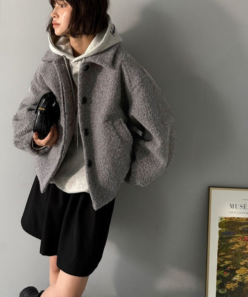 ボリューム感と抜け感の絶妙バランス。コクーン襟付きボアコート