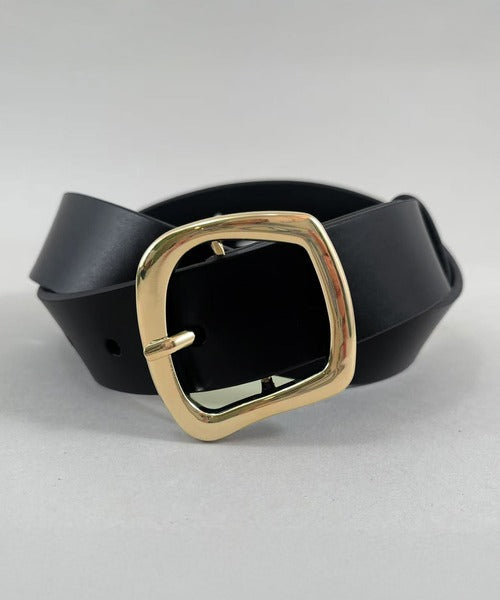 コーデにひとさじ、高級感。牛床革アソートバックルレザーベルト