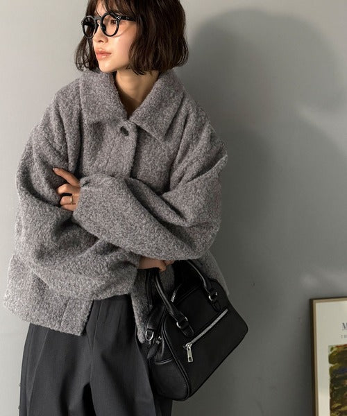 ボリューム感と抜け感の絶妙バランス。コクーン襟付きボアコート