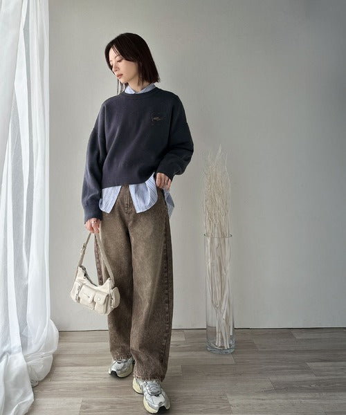 スウェットライクで”魅せる”大人のリラクシーな1枚。胸元サインロゴ