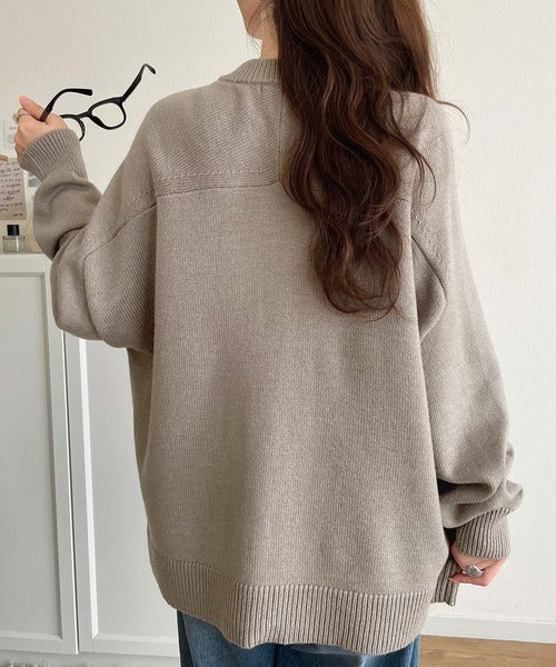 絶妙なすっきりシルエットで、華奢感がかなう。エポレットスリーブ