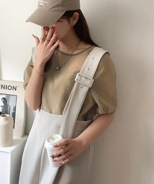 これ一枚で洗練スタイルの完成。キャミドッキングシアーブラウス（半袖