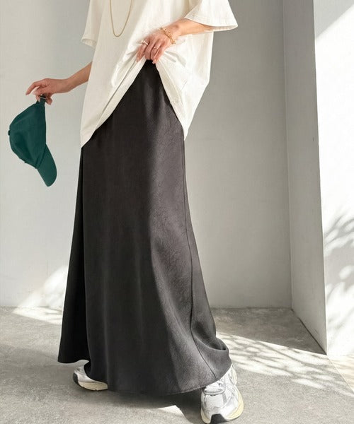 Classical Evon】上品な落ち感で魅せる、サテンの美しさ。ウエスト