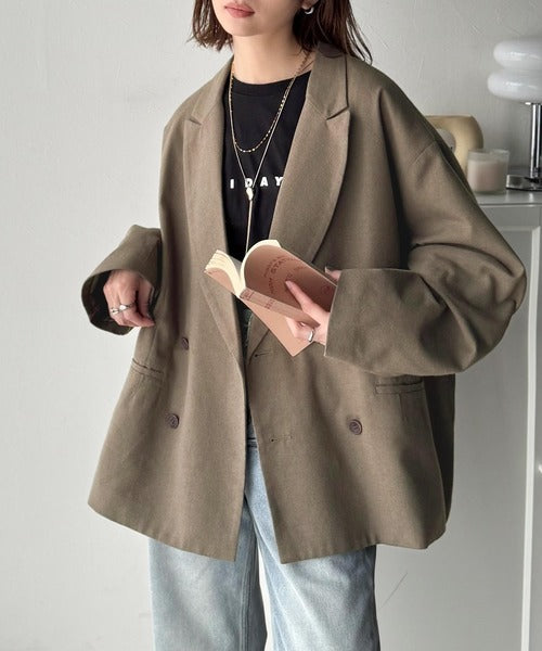 きちんと見えるのに、かたくない。袖タックダブルボタンテーラード