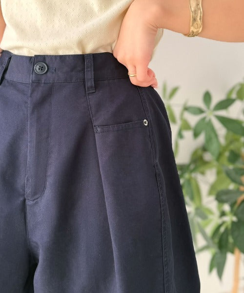 JaVaジャバコラボ》 トレンド感たっぷりの最旬シルエット。タック