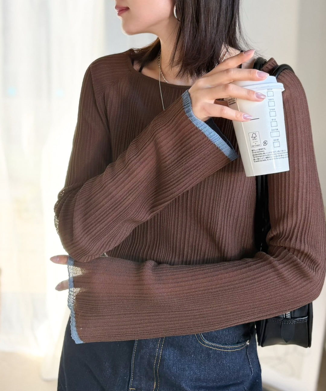 透き通る気品を、日常に。ランダムタックシアー袖フレア長袖トップス