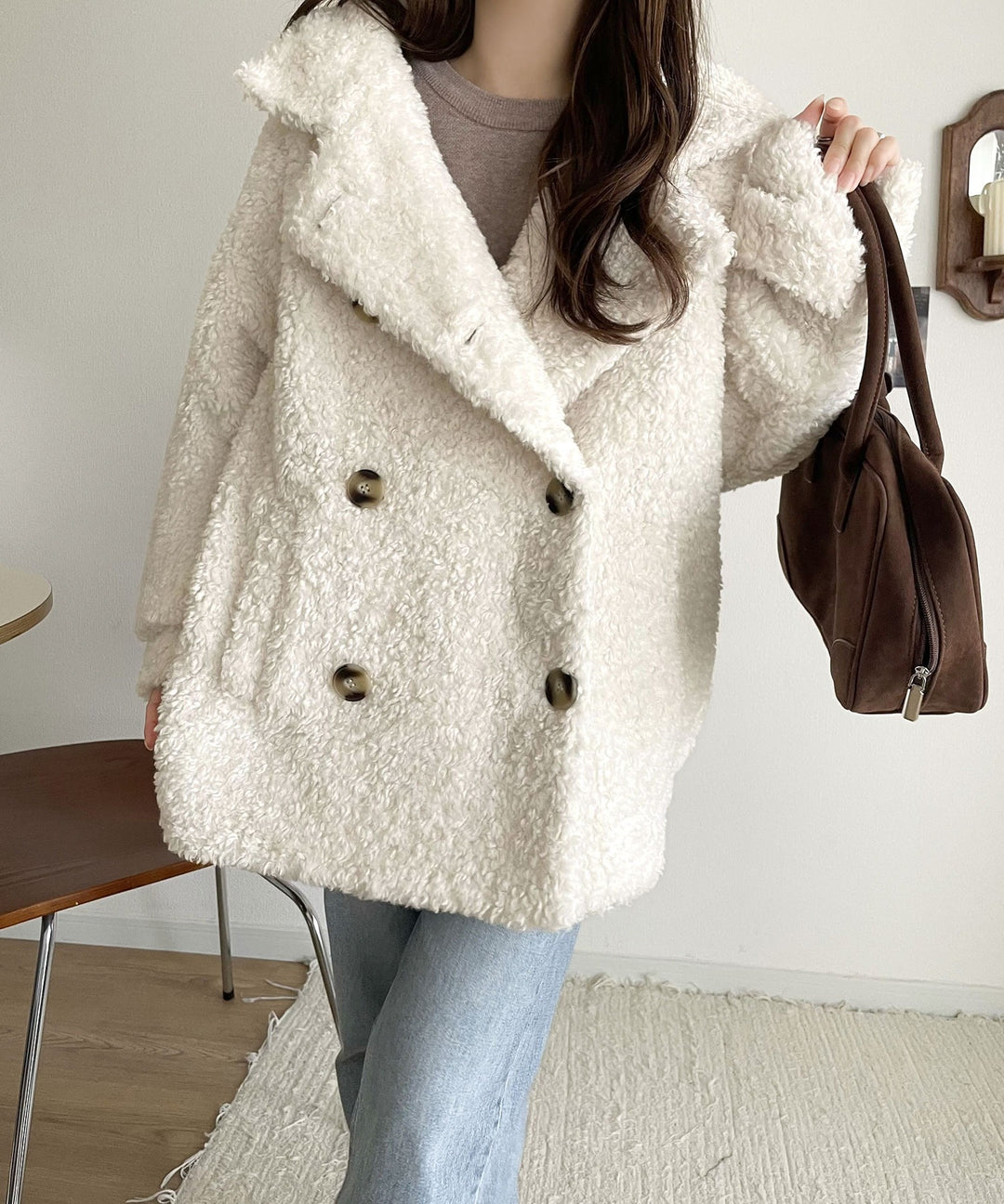 ふんわり包まれる贅沢な季節感。スタンドカラープードルボアダブル